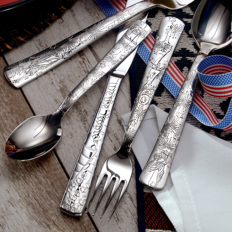 Celebrate American Liberty - 125 Piece Super Set (with Solid Handle Knife)